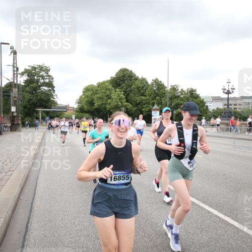 29.06.2025 - hella hamburg halbmarathon Jannik Wohlers http://msf.ph/oto/8495183 29.06.2025 10:55:12 Lombardsbrücke 1616, 1873, 1917, 3101, 3244, 5220, 5222, 5487, 5575, 7548, 7680, 8527, 8626, 8648, 9614, 9618, 9857, 9858, 9956, 10094, 10436, 10438, 10559, 10593, 10885, 12695, 12902, 13504, 14727, 15081, 15116, 15289, 16267, 16336, 16651, 16768, 16855, 16926, 17019, 17392, 17396, 18670, 18907, 18972 meine-sportfotos.de