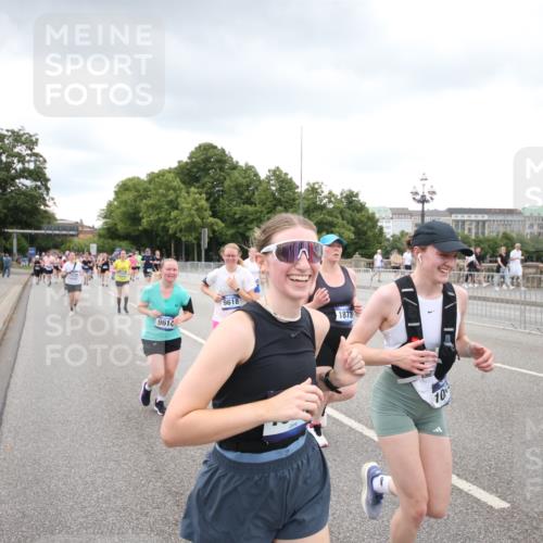 29.06.2025 - hella hamburg halbmarathon Jannik Wohlers http://msf.ph/oto/8495198 29.06.2025 10:55:12 Lombardsbrücke 1616, 1873, 1917, 3101, 3244, 5220, 5222, 5487, 5575, 7548, 7680, 8527, 8626, 8648, 9614, 9618, 9857, 9858, 9956, 10094, 10436, 10438, 10559, 10593, 10885, 12695, 12902, 13504, 14727, 15081, 15116, 15289, 16267, 16336, 16651, 16768, 16855, 16926, 17019, 17392, 17396, 18670, 18907, 18972 meine-sportfotos.de