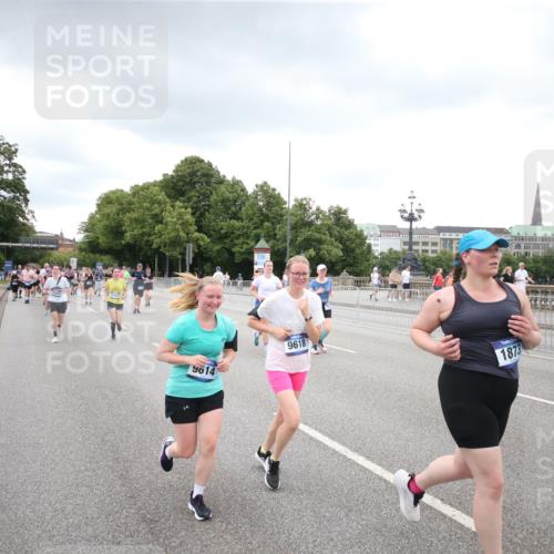29.06.2025 - hella hamburg halbmarathon Jannik Wohlers http://msf.ph/oto/8495206 29.06.2025 10:55:13 Lombardsbrücke 1616, 1873, 1917, 3101, 3244, 5220, 5222, 5487, 5575, 6257, 7548, 8527, 8626, 8648, 9548, 9614, 9618, 9857, 9858, 9956, 10094, 10436, 10438, 10559, 10593, 10885, 12695, 12902, 13504, 15081, 15116, 15289, 16267, 16336, 16651, 16768, 16855, 16926, 17019, 17392, 17396, 18670, 18907, 18972 meine-sportfotos.de