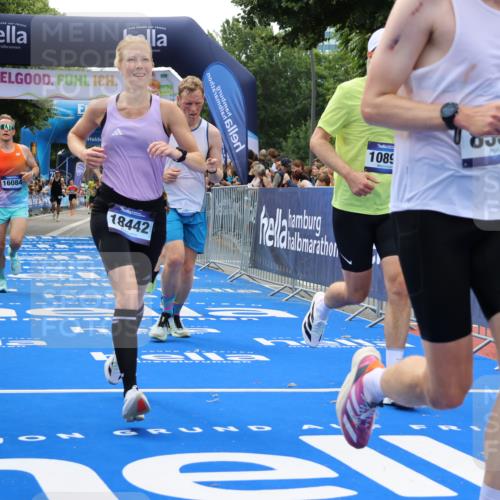 29.06.2025 - hella hamburg halbmarathon Strokosch-Dieckow http://msf.ph/oto/8495211 29.06.2025 10:41:33 Ziel 2579, 2797, 3204, 4893, 5987, 7796, 8358, 9640, 9885, 10894, 12588, 13457, 13714, 14275, 16084, 17159, 17882, 18442, 18491 meine-sportfotos.de