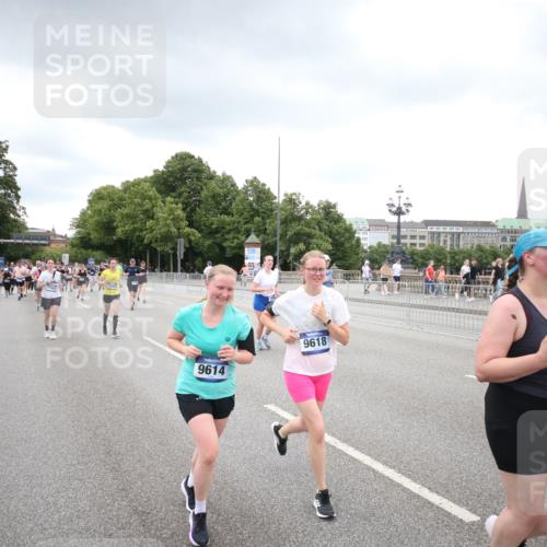 29.06.2025 - hella hamburg halbmarathon Jannik Wohlers http://msf.ph/oto/8495223 29.06.2025 10:55:13 Lombardsbrücke 1616, 1873, 1917, 3101, 3244, 5220, 5222, 5487, 5575, 6257, 7548, 8527, 8626, 8648, 9548, 9614, 9618, 9857, 9858, 9956, 10094, 10436, 10438, 10559, 10593, 10885, 12695, 12902, 13504, 15081, 15116, 15289, 16267, 16336, 16651, 16768, 16855, 16926, 17019, 17392, 17396, 18670, 18907, 18972 meine-sportfotos.de
