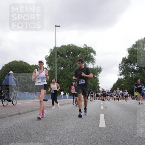 29.06.2025 - hella hamburg halbmarathon Luisa Fischer http://msf.ph/oto/8495230 29.06.2025 10:53:22 Kennedybrücke 17085, 7301, 2713, 17089, 7750, 1525, 2160, 3710, 6989, 7755, 8254, 9261, 9940, 10060 meine-sportfotos.de
