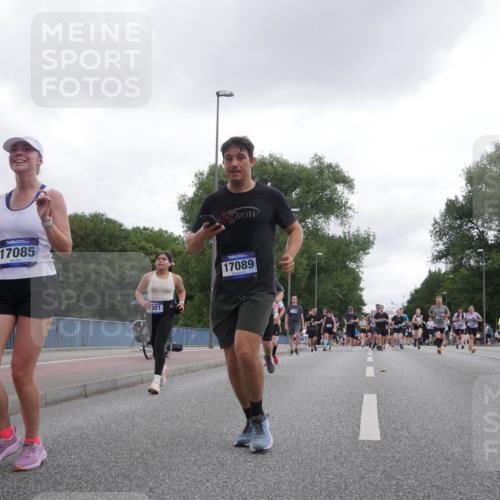 29.06.2025 - hella hamburg halbmarathon Luisa Fischer http://msf.ph/oto/8495250 29.06.2025 10:53:23 Kennedybrücke 17085, 301, 17089, 7755, 1525, 2160, 3710, 4168, 6989, 7755, 8254, 9940, 10060 meine-sportfotos.de