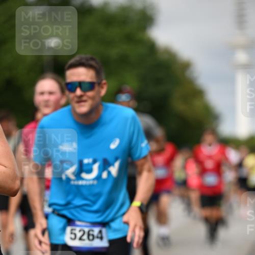 29.06.2025 - hella hamburg halbmarathon Dr. Thomas Lammeyer http://msf.ph/oto/8495285 29.06.2025 10:22:57 Kennedybrücke 1234, 1349, 1521, 2096, 2335, 3026, 3202, 3321, 3591, 3592, 4123, 4383, 4718, 4845, 5049, 5264, 5266, 5611, 5733, 5910, 6194, 6413, 6477, 6482, 7121, 7214, 7445, 7454, 8067, 8665, 8799, 9276, 9505, 9549, 9658, 9756, 9757, 9964, 10037, 10172, 10467, 10502, 10687, 10816, 10856, 11020 meine-sportfotos.de