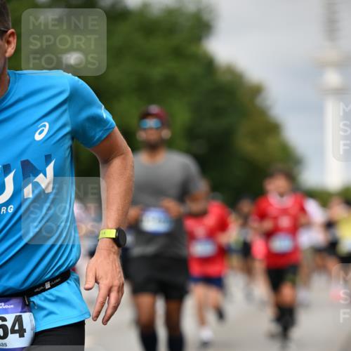 29.06.2025 - hella hamburg halbmarathon Dr. Thomas Lammeyer http://msf.ph/oto/8495302 29.06.2025 10:22:58 Kennedybrücke 1349, 1521, 2096, 2781, 3026, 3202, 3321, 3591, 3592, 4123, 4383, 4718, 4845, 5049, 5264, 5266, 5323, 5611, 5733, 5910, 6194, 6413, 6477, 6482, 7121, 7214, 7445, 7454, 8067, 8665, 8799, 9276, 9505, 9549, 9658, 9756, 9757, 9964, 10037, 10172, 10467, 10502, 10687, 10816, 10856, 11020 meine-sportfotos.de