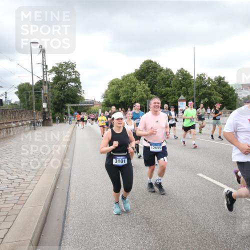 29.06.2025 - hella hamburg halbmarathon Jannik Wohlers http://msf.ph/oto/8495303 29.06.2025 10:55:22 Lombardsbrücke 1616, 3101, 3244, 4265, 4470, 4896, 5220, 5222, 5575, 6055, 6056, 6113, 6257, 6594, 7548, 7969, 8110, 8527, 8532, 8533, 8648, 9548, 9861, 9865, 9956, 10094, 10436, 10438, 10449, 10593, 11903, 11962, 11963, 12695, 13504, 14124, 14492, 15081, 15116, 15289, 15763, 15764, 16336, 16651, 16768, 16926, 17038, 17039, 17168, 17392, 18195, 18907 meine-sportfotos.de