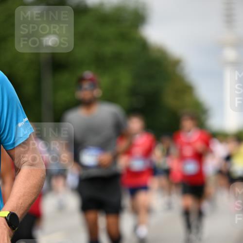 29.06.2025 - hella hamburg halbmarathon Dr. Thomas Lammeyer http://msf.ph/oto/8495310 29.06.2025 10:22:58 Kennedybrücke 1349, 1521, 2096, 2781, 3026, 3202, 3321, 3591, 3592, 4123, 4383, 4718, 4845, 5049, 5264, 5266, 5323, 5611, 5733, 5910, 6194, 6413, 6477, 6482, 7121, 7214, 7445, 7454, 8067, 8665, 8799, 9276, 9505, 9549, 9658, 9756, 9757, 9964, 10037, 10172, 10467, 10502, 10687, 10816, 10856, 11020 meine-sportfotos.de
