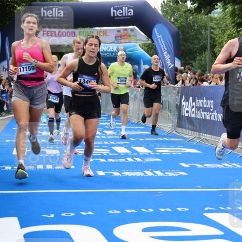 29.06.2025 - hella hamburg halbmarathon Strokosch-Dieckow http://msf.ph/oto/8495319 29.06.2025 10:41:31 Ziel 2579, 2797, 3204, 4893, 5987, 7774, 7796, 8358, 9885, 10894, 12588, 13457, 13714, 14275, 14555, 16084, 17159, 17882, 18412, 18442, 18491, 18573 meine-sportfotos.de