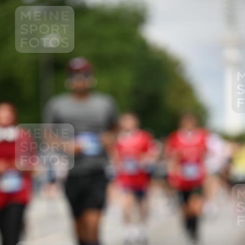 29.06.2025 - hella hamburg halbmarathon Dr. Thomas Lammeyer http://msf.ph/oto/8495326 29.06.2025 10:22:59 Kennedybrücke 1349, 1521, 2096, 2781, 3026, 3202, 3321, 3591, 3592, 4383, 4718, 4845, 5049, 5264, 5266, 5323, 5611, 5733, 5910, 6194, 6413, 6477, 6482, 7051, 7121, 7214, 7454, 8665, 8799, 9276, 9505, 9549, 9658, 9756, 9757, 9964, 10037, 10172, 10467, 10502, 10687, 10816, 10856, 11020 meine-sportfotos.de