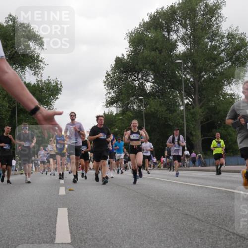 29.06.2025 - hella hamburg halbmarathon Luisa Fischer http://msf.ph/oto/8495335 29.06.2025 10:53:28 Kennedybrücke 4527, 4525, 1888, 17608, 37, 3710, 40, 11426, 18586, 19053, 2160, 3680, 3701, 3710, 4168, 7721, 7722, 7755, 9940 meine-sportfotos.de