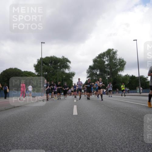 29.06.2025 - hella hamburg halbmarathon Luisa Fischer http://msf.ph/oto/8495350 29.06.2025 10:53:29 Kennedybrücke 190, 166, 2160, 3680, 3701, 3710, 4168, 7721, 7722, 7755, 9940 meine-sportfotos.de