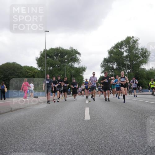 29.06.2025 - hella hamburg halbmarathon Luisa Fischer http://msf.ph/oto/8495359 29.06.2025 10:53:29 Kennedybrücke 11426, 2160, 3680, 3701, 3710, 4168, 7721, 7722, 7755, 9940 meine-sportfotos.de