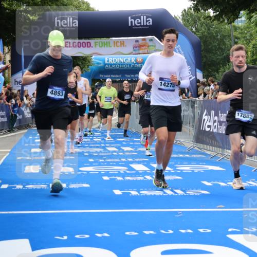 29.06.2025 - hella hamburg halbmarathon Strokosch-Dieckow http://msf.ph/oto/8495371 29.06.2025 10:41:29 Ziel 2579, 2797, 3204, 4893, 5987, 7774, 7796, 8358, 9885, 10783, 10894, 12588, 13457, 13714, 14275, 14555, 16084, 17159, 17882, 18412, 18442, 18491, 18509, 18573 meine-sportfotos.de