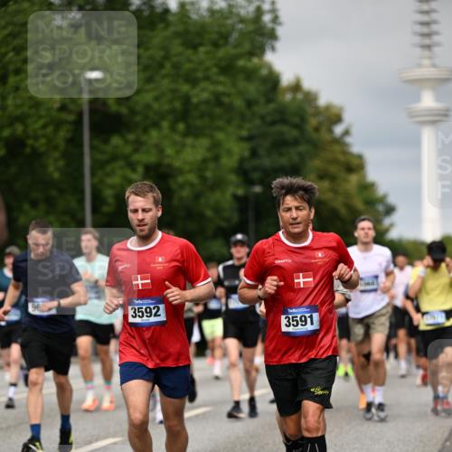 29.06.2025 - hella hamburg halbmarathon Dr. Thomas Lammeyer http://msf.ph/oto/8495374 29.06.2025 10:23:00 Kennedybrücke 1349, 1521, 2096, 2311, 2781, 3026, 3202, 3321, 3591, 3592, 4383, 4718, 4845, 5049, 5264, 5266, 5323, 5611, 5733, 5910, 6194, 6413, 6477, 6482, 7051, 7121, 7214, 7454, 8665, 8799, 9276, 9505, 9549, 9652, 9658, 9756, 9757, 9964, 10037, 10172, 10467, 10502, 10687, 10816, 10856, 11020 meine-sportfotos.de