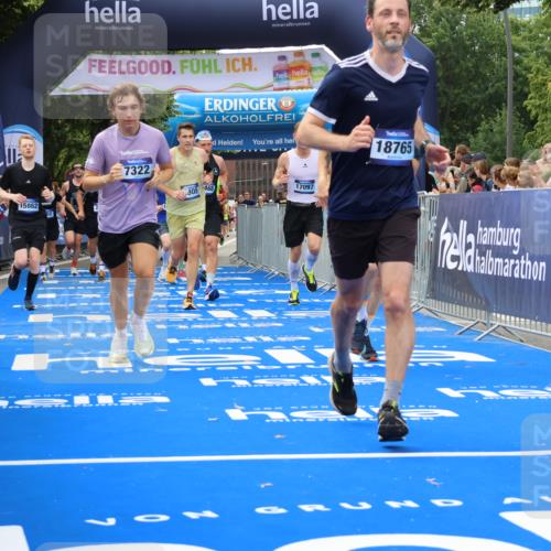 29.06.2025 - hella hamburg halbmarathon Strokosch-Dieckow http://msf.ph/oto/8495378 29.06.2025 10:44:29 Ziel 1057, 1468, 2365, 2402, 3305, 4310, 4691, 5476, 6495, 7322, 7710, 8928, 12327, 12554, 12711, 14351, 14464, 14667, 14798, 14816, 15862, 16224, 16803, 17097, 17729, 18539, 18560, 18765, 18806 meine-sportfotos.de