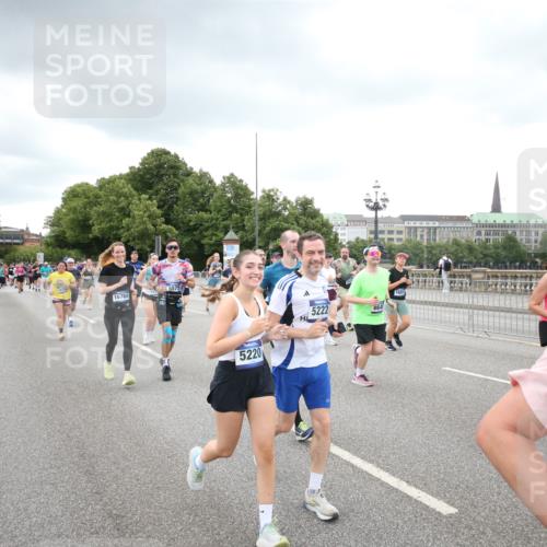 29.06.2025 - hella hamburg halbmarathon Jannik Wohlers http://msf.ph/oto/8495404 29.06.2025 10:55:23 Lombardsbrücke 1616, 3101, 3244, 4265, 4470, 4896, 5220, 5222, 5575, 6055, 6056, 6113, 6257, 6594, 7548, 7969, 8110, 8527, 8532, 8533, 8648, 9548, 9861, 9865, 9956, 10094, 10436, 10438, 10449, 10593, 11903, 11962, 11963, 12695, 13504, 14124, 14492, 15081, 15116, 15289, 15763, 15764, 16336, 16651, 16768, 16926, 17038, 17039, 17168, 17392, 18195, 18907 meine-sportfotos.de