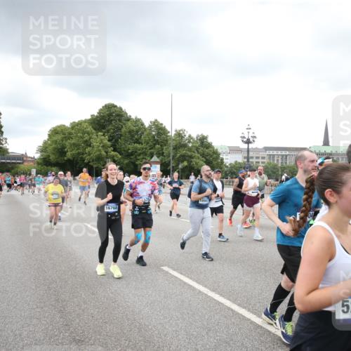 29.06.2025 - hella hamburg halbmarathon Jannik Wohlers http://msf.ph/oto/8495411 29.06.2025 10:55:24 Lombardsbrücke 3101, 3244, 4265, 4470, 4896, 5220, 5222, 5575, 6055, 6056, 6113, 6257, 6594, 7516, 7969, 8110, 8527, 8532, 8533, 8648, 9548, 9861, 9865, 9956, 10094, 10436, 10438, 10449, 10593, 11903, 11962, 11963, 12695, 13504, 14124, 14492, 15081, 15116, 15289, 15763, 15764, 16336, 16651, 16768, 16926, 17038, 17039, 17168, 17392, 18195, 18907 meine-sportfotos.de