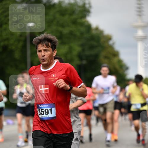 29.06.2025 - hella hamburg halbmarathon Dr. Thomas Lammeyer http://msf.ph/oto/8495434 29.06.2025 10:23:02 Kennedybrücke 1349, 1521, 2096, 2311, 2781, 3026, 3202, 3321, 3529, 3591, 3592, 4718, 4845, 5049, 5264, 5266, 5323, 5611, 5733, 5910, 6194, 6413, 6477, 6482, 7051, 7121, 7214, 7454, 7566, 7844, 8665, 8799, 9505, 9549, 9652, 9658, 9756, 9757, 9964, 10037, 10172, 10467, 10502, 10687, 10816, 10856, 11020 meine-sportfotos.de