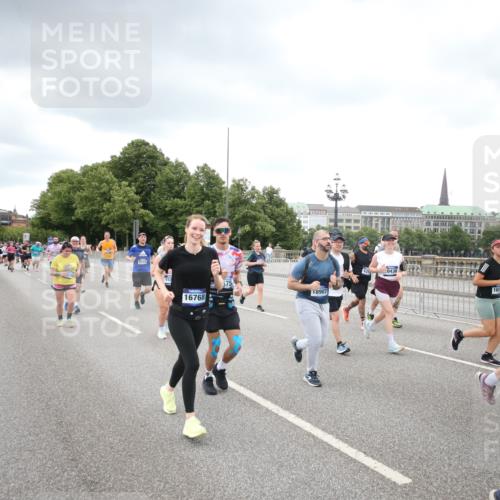 29.06.2025 - hella hamburg halbmarathon Jannik Wohlers http://msf.ph/oto/8495456 29.06.2025 10:55:24 Lombardsbrücke 3101, 3244, 4265, 4470, 4896, 5220, 5222, 5575, 6055, 6056, 6113, 6257, 6594, 7516, 7969, 8110, 8527, 8532, 8533, 8648, 9548, 9861, 9865, 9956, 10094, 10436, 10438, 10449, 10593, 11903, 11962, 11963, 12695, 13504, 14124, 14492, 15081, 15116, 15289, 15763, 15764, 16336, 16651, 16768, 16926, 17038, 17039, 17168, 17392, 18195, 18907 meine-sportfotos.de