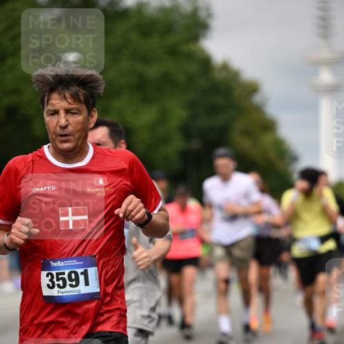 29.06.2025 - hella hamburg halbmarathon Dr. Thomas Lammeyer http://msf.ph/oto/8495462 29.06.2025 10:23:02 Kennedybrücke 1349, 1521, 2096, 2311, 2781, 3026, 3202, 3321, 3529, 3591, 3592, 4718, 4845, 5049, 5264, 5266, 5323, 5611, 5733, 5910, 6194, 6413, 6477, 6482, 7051, 7121, 7214, 7454, 7566, 7844, 8665, 8799, 9505, 9549, 9652, 9658, 9756, 9757, 9964, 10037, 10172, 10467, 10502, 10687, 10816, 10856, 11020 meine-sportfotos.de