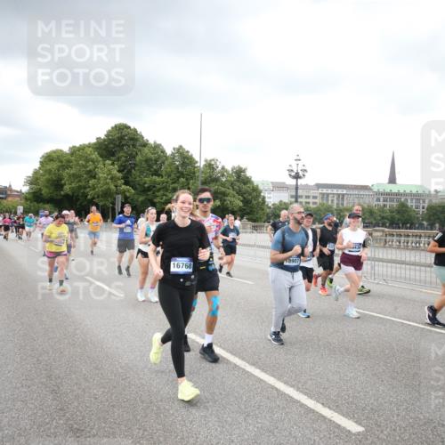 29.06.2025 - hella hamburg halbmarathon Jannik Wohlers http://msf.ph/oto/8495464 29.06.2025 10:55:25 Lombardsbrücke 3101, 3244, 4265, 4470, 4896, 5220, 5222, 5575, 6055, 6056, 6113, 6257, 6594, 7516, 7969, 8110, 8527, 8532, 8533, 8648, 9548, 9861, 9865, 9956, 10094, 10436, 10438, 10449, 10593, 11903, 11962, 11963, 12695, 13504, 13627, 14124, 14492, 15081, 15116, 15199, 15289, 15763, 15764, 16336, 16651, 16768, 16926, 17038, 17039, 17168, 17392, 18195, 18907 meine-sportfotos.de