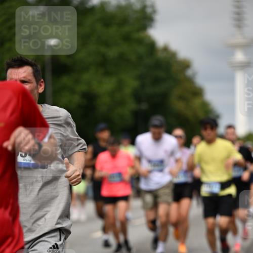 29.06.2025 - hella hamburg halbmarathon Dr. Thomas Lammeyer http://msf.ph/oto/8495484 29.06.2025 10:23:02 Kennedybrücke 1349, 1521, 2096, 2311, 2781, 3026, 3202, 3321, 3529, 3591, 3592, 4718, 4845, 5049, 5264, 5266, 5323, 5611, 5733, 5910, 6194, 6413, 6477, 6482, 7051, 7121, 7214, 7454, 7566, 7844, 8665, 8799, 9505, 9549, 9652, 9658, 9756, 9757, 9964, 10037, 10172, 10467, 10502, 10687, 10816, 10856, 11020 meine-sportfotos.de