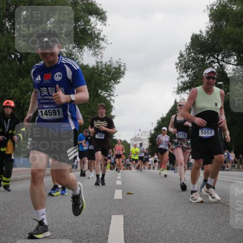 29.06.2025 - hella hamburg halbmarathon Luisa Fischer http://msf.ph/oto/8495488 29.06.2025 10:53:40 Kennedybrücke 14591, 17, 1541, 7366, 12124, 5552, 5119, 1259, 1625, 4642, 4870, 5119, 5552, 6015, 8299, 10033 meine-sportfotos.de