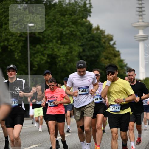 29.06.2025 - hella hamburg halbmarathon Dr. Thomas Lammeyer http://msf.ph/oto/8495500 29.06.2025 10:23:03 Kennedybrücke 1349, 1521, 2096, 2311, 2781, 3026, 3202, 3321, 3529, 3591, 3592, 4718, 4845, 5049, 5264, 5266, 5323, 5611, 5733, 5910, 6194, 6413, 6477, 6482, 7051, 7214, 7454, 7566, 7844, 8665, 8799, 9505, 9549, 9652, 9658, 9756, 9757, 9964, 10037, 10172, 10467, 10502, 10687, 10816, 10856, 11020 meine-sportfotos.de
