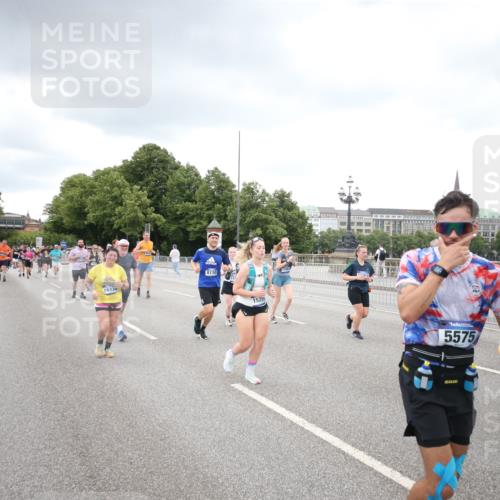 29.06.2025 - hella hamburg halbmarathon Jannik Wohlers http://msf.ph/oto/8495509 29.06.2025 10:55:26 Lombardsbrücke 2793, 3101, 3244, 4265, 4470, 4896, 5220, 5222, 5575, 6055, 6056, 6113, 6257, 6594, 7516, 7969, 8110, 8527, 8532, 8533, 8648, 9548, 9861, 9865, 9956, 10436, 10438, 10449, 10593, 11903, 11962, 11963, 12695, 13504, 13627, 14124, 14221, 14492, 15116, 15199, 15289, 15763, 15764, 16336, 16413, 16651, 16768, 16926, 17038, 17039, 17168, 17392, 18195, 18329, 18907 meine-sportfotos.de