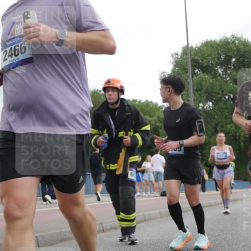 29.06.2025 - hella hamburg halbmarathon Luisa Fischer http://msf.ph/oto/8495516 29.06.2025 10:53:43 Kennedybrücke 2466, 60, 15412, 003, 20, 7366, 1259, 1625, 4642, 4870, 5119, 5552, 6015, 8299, 10033 meine-sportfotos.de