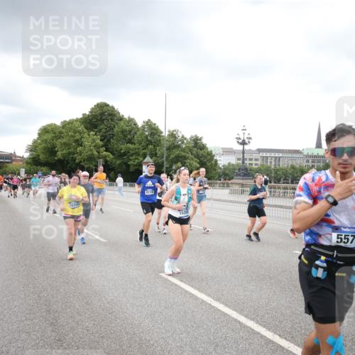 29.06.2025 - hella hamburg halbmarathon Jannik Wohlers http://msf.ph/oto/8495518 29.06.2025 10:55:26 Lombardsbrücke 2793, 3101, 3244, 4265, 4470, 4896, 5220, 5222, 5575, 6055, 6056, 6113, 6257, 6594, 7516, 7969, 8110, 8527, 8532, 8533, 8648, 9548, 9861, 9865, 9956, 10436, 10438, 10449, 10593, 11903, 11962, 11963, 12695, 13504, 13627, 14124, 14221, 14492, 15116, 15199, 15289, 15763, 15764, 16336, 16413, 16651, 16768, 16926, 17038, 17039, 17168, 17392, 18195, 18329, 18907 meine-sportfotos.de