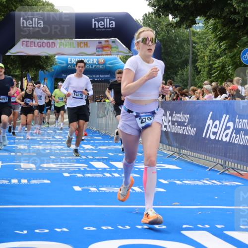 29.06.2025 - hella hamburg halbmarathon Strokosch-Dieckow http://msf.ph/oto/8495560 29.06.2025 10:41:27 Ziel 1570, 2579, 2797, 3204, 4893, 5987, 6771, 7432, 7774, 7796, 8358, 9885, 10783, 10894, 12588, 13457, 14275, 14555, 16084, 16816, 17159, 17882, 18412, 18442, 18491, 18509, 18573 meine-sportfotos.de