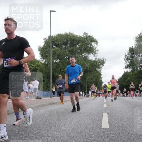 29.06.2025 - hella hamburg halbmarathon Luisa Fischer http://msf.ph/oto/8495562 29.06.2025 10:53:46 Kennedybrücke 15, 3943, 17790, 11760, 487, 1259, 1487, 1511, 1625, 2047, 4642, 4870, 5119, 6015, 10033 meine-sportfotos.de