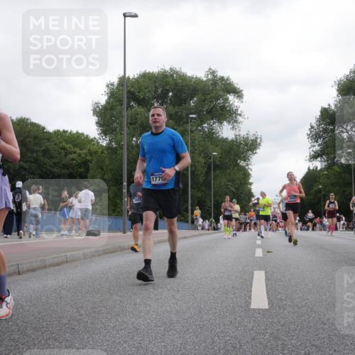 29.06.2025 - hella hamburg halbmarathon Luisa Fischer http://msf.ph/oto/8495570 29.06.2025 10:53:47 Kennedybrücke 15412, 3943, 1779, 4642, 11760, 1487, 1511, 1625, 2047, 4642, 4870, 6015 meine-sportfotos.de