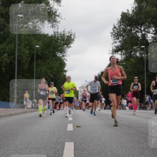 29.06.2025 - hella hamburg halbmarathon Luisa Fischer http://msf.ph/oto/8495589 29.06.2025 10:53:47 Kennedybrücke 5751, 4642, 11760, 1487, 1511, 1625, 2047, 4642, 4870, 6015 meine-sportfotos.de