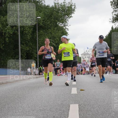 29.06.2025 - hella hamburg halbmarathon Luisa Fischer http://msf.ph/oto/8495615 29.06.2025 10:53:49 Kennedybrücke 5749, 5751, 086, 2047, 4695, 9096, 7161, 1487, 1511, 1625, 2047, 4642, 4870, 6015, 9096 meine-sportfotos.de