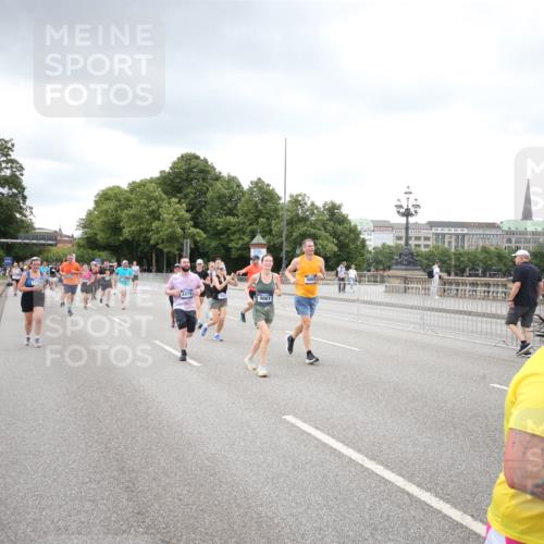29.06.2025 - hella hamburg halbmarathon Jannik Wohlers http://msf.ph/oto/8495629 29.06.2025 10:55:28 Lombardsbrücke 2793, 3101, 3244, 3268, 4265, 4470, 4473, 4896, 5220, 5222, 5306, 5575, 5994, 6055, 6056, 6113, 6257, 6594, 7516, 7969, 8110, 8527, 8532, 8533, 8648, 9548, 9861, 9865, 9956, 10436, 10438, 10449, 10593, 10640, 11903, 11962, 11963, 12267, 12695, 13055, 13504, 13627, 14124, 14221, 14492, 15116, 15199, 15289, 15763, 15764, 16336, 16413, 16651, 16768, 16926, 17038, 17039, 17168, 17392, 18195, 18329, 18907 meine-sportfotos.de
