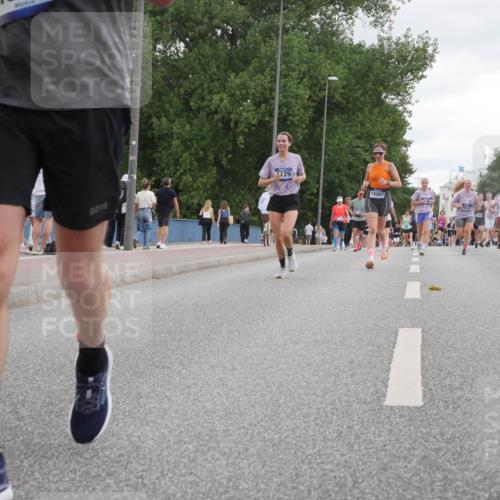 29.06.2025 - hella hamburg halbmarathon Luisa Fischer http://msf.ph/oto/8495677 29.06.2025 10:53:56 Kennedybrücke 129, 18067, 1478, 1487, 1511, 2047, 4695, 7133, 7161, 7677, 8833, 9096, 10437 meine-sportfotos.de