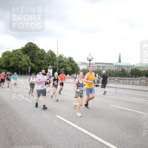 29.06.2025 - hella hamburg halbmarathon Jannik Wohlers http://msf.ph/oto/8495679 29.06.2025 10:55:29 Lombardsbrücke 2793, 3101, 3268, 4265, 4470, 4473, 4896, 5220, 5222, 5306, 5575, 5994, 6055, 6056, 6113, 6257, 6494, 6594, 7516, 7616, 7969, 8110, 8532, 8533, 8648, 9548, 9838, 9861, 9865, 9956, 10436, 10438, 10449, 10593, 10640, 11903, 11962, 11963, 12267, 12695, 13055, 13504, 13627, 14124, 14221, 14492, 15116, 15199, 15289, 15763, 15764, 16336, 16413, 16651, 16768, 16926, 16960, 17038, 17039, 17168, 17392, 18195, 18329, 18907 meine-sportfotos.de
