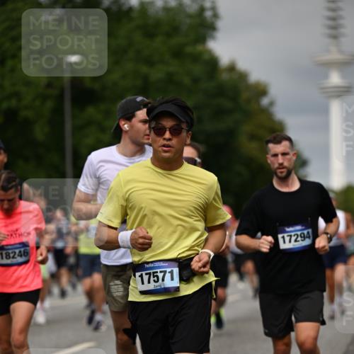 29.06.2025 - hella hamburg halbmarathon Dr. Thomas Lammeyer http://msf.ph/oto/8495690 29.06.2025 10:23:05 Kennedybrücke 1349, 1521, 1718, 2096, 2311, 2781, 3026, 3321, 3529, 3591, 3592, 4718, 4845, 5049, 5098, 5264, 5266, 5323, 5611, 5733, 5910, 6194, 6413, 6477, 6482, 7051, 7214, 7454, 7566, 7844, 8575, 8665, 8799, 9549, 9652, 9658, 9756, 9757, 9964, 10037, 10172, 10467, 10687, 10816 meine-sportfotos.de