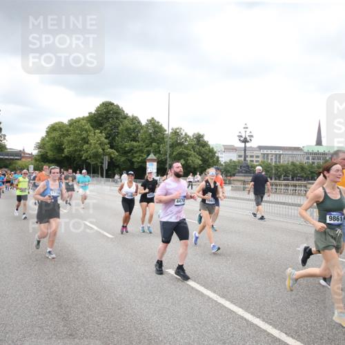 29.06.2025 - hella hamburg halbmarathon Jannik Wohlers http://msf.ph/oto/8495697 29.06.2025 10:55:30 Lombardsbrücke 2793, 3101, 3268, 4265, 4470, 4473, 4896, 5220, 5222, 5306, 5575, 5994, 6055, 6056, 6113, 6257, 6494, 6594, 7516, 7616, 7969, 8110, 8532, 8533, 8648, 9548, 9838, 9861, 9865, 9956, 10436, 10438, 10449, 10640, 11903, 11962, 11963, 12267, 12695, 13055, 13504, 13627, 14124, 14221, 14281, 14492, 15116, 15199, 15289, 15763, 15764, 16336, 16413, 16651, 16768, 16960, 17038, 17039, 17168, 17392, 18195, 18329, 18907 meine-sportfotos.de