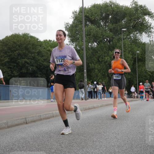 29.06.2025 - hella hamburg halbmarathon Luisa Fischer http://msf.ph/oto/8495703 29.06.2025 10:53:59 Kennedybrücke 1129, 18067, 88, 1478, 3647, 4695, 7133, 7161, 7677, 8833, 8986, 9096, 10437 meine-sportfotos.de