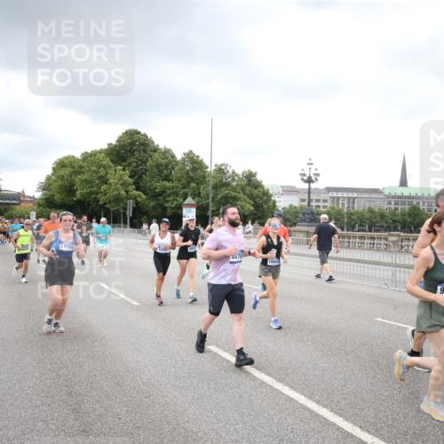 29.06.2025 - hella hamburg halbmarathon Jannik Wohlers http://msf.ph/oto/8495705 29.06.2025 10:55:30 Lombardsbrücke 2793, 3101, 3268, 4265, 4470, 4473, 4896, 5220, 5222, 5306, 5575, 5994, 6055, 6056, 6113, 6257, 6494, 6594, 7516, 7616, 7969, 8110, 8532, 8533, 8648, 9548, 9838, 9861, 9865, 9956, 10436, 10438, 10449, 10640, 11903, 11962, 11963, 12267, 12695, 13055, 13504, 13627, 14124, 14221, 14281, 14492, 15116, 15199, 15289, 15763, 15764, 16336, 16413, 16651, 16768, 16960, 17038, 17039, 17168, 17392, 18195, 18329, 18907 meine-sportfotos.de