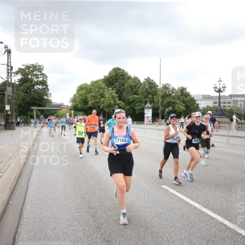 29.06.2025 - hella hamburg halbmarathon Jannik Wohlers http://msf.ph/oto/8495713 29.06.2025 10:55:31 Lombardsbrücke 2793, 3101, 3268, 4265, 4470, 4473, 4896, 5220, 5306, 5575, 5994, 6055, 6056, 6113, 6257, 6494, 6594, 7516, 7616, 7969, 8110, 8532, 8533, 8648, 9548, 9838, 9861, 9865, 9956, 10436, 10438, 10449, 10640, 11903, 11962, 11963, 12267, 13055, 13504, 13627, 14124, 14221, 14280, 14281, 14492, 15199, 15289, 15763, 15764, 16413, 16651, 16768, 16960, 17038, 17039, 17168, 18195, 18329, 18907 meine-sportfotos.de