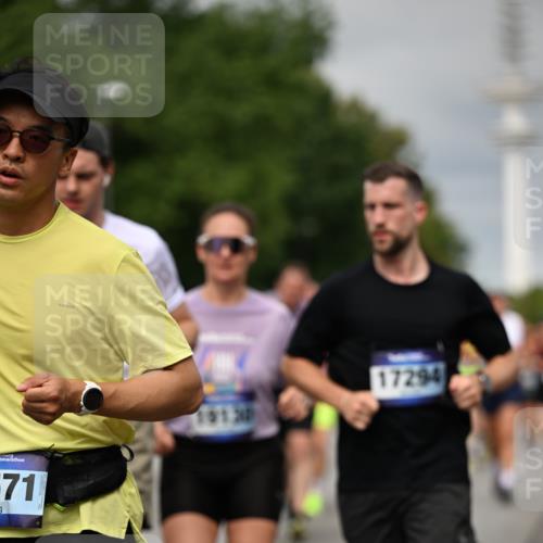 29.06.2025 - hella hamburg halbmarathon Dr. Thomas Lammeyer http://msf.ph/oto/8495719 29.06.2025 10:23:05 Kennedybrücke 1349, 1521, 1718, 2096, 2311, 2781, 3026, 3321, 3529, 3591, 3592, 4718, 4845, 5049, 5098, 5264, 5266, 5323, 5611, 5733, 5910, 6194, 6413, 6477, 6482, 7051, 7214, 7454, 7566, 7844, 8575, 8665, 8799, 9549, 9652, 9658, 9756, 9757, 9964, 10037, 10172, 10467, 10687, 10816 meine-sportfotos.de