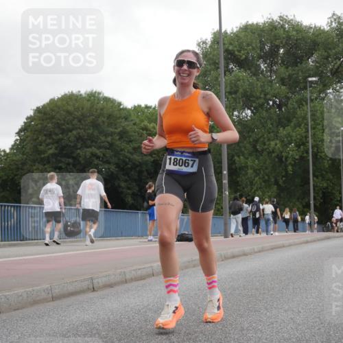 29.06.2025 - hella hamburg halbmarathon Luisa Fischer http://msf.ph/oto/8495726 29.06.2025 10:54:01 Kennedybrücke 18067, 1478, 3647, 4695, 7133, 7161, 7677, 8833, 8986, 9096, 10437 meine-sportfotos.de