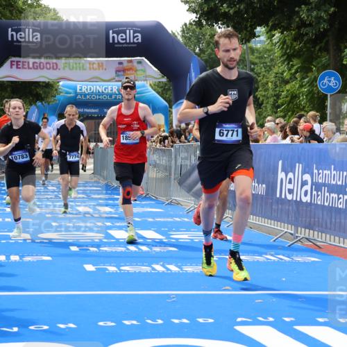 29.06.2025 - hella hamburg halbmarathon Strokosch-Dieckow http://msf.ph/oto/8495758 29.06.2025 10:41:23 Ziel 1570, 2579, 2797, 3204, 4303, 4893, 5987, 6771, 7432, 7774, 7796, 10783, 12588, 13876, 14555, 16816, 17159, 17882, 18412, 18509, 18573, 18764 meine-sportfotos.de