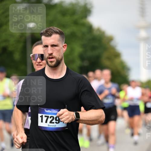 29.06.2025 - hella hamburg halbmarathon Dr. Thomas Lammeyer http://msf.ph/oto/8495759 29.06.2025 10:23:06 Kennedybrücke 1349, 1521, 1718, 2096, 2311, 2781, 3026, 3321, 3529, 3591, 3592, 4718, 4845, 5049, 5098, 5264, 5266, 5323, 5611, 5910, 6194, 6413, 6477, 6482, 7051, 7214, 7454, 7566, 7844, 8575, 8799, 9549, 9652, 9658, 9756, 9757, 9964, 10037, 10172, 10467, 10687, 10816, 11081 meine-sportfotos.de