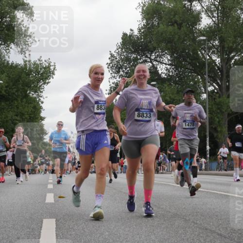 29.06.2025 - hella hamburg halbmarathon Luisa Fischer http://msf.ph/oto/8495765 29.06.2025 10:54:03 Kennedybrücke 16436, 15105, 16410, 18404, 883, 8833, 86, 1478, 14773, 1478, 3647, 4695, 6178, 7133, 7161, 7677, 8833, 8986, 10437 meine-sportfotos.de