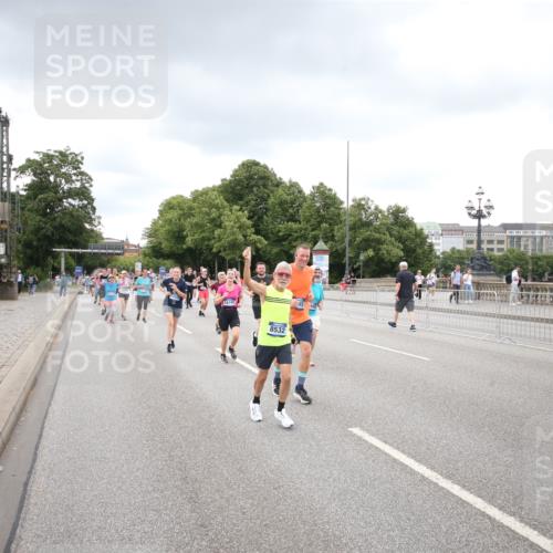 29.06.2025 - hella hamburg halbmarathon Jannik Wohlers http://msf.ph/oto/8495777 29.06.2025 10:55:33 Lombardsbrücke 1909, 2793, 3268, 4265, 4470, 4473, 4836, 4896, 5306, 5994, 6055, 6056, 6113, 6257, 6494, 6594, 7516, 7616, 7969, 8110, 8532, 8533, 9548, 9838, 9861, 9865, 10436, 10438, 10449, 10640, 11903, 11962, 11963, 12267, 13055, 13504, 13627, 14124, 14142, 14221, 14280, 14281, 14492, 15199, 15272, 15763, 15764, 16413, 16651, 16960, 17038, 17039, 17168, 18195, 18329 meine-sportfotos.de